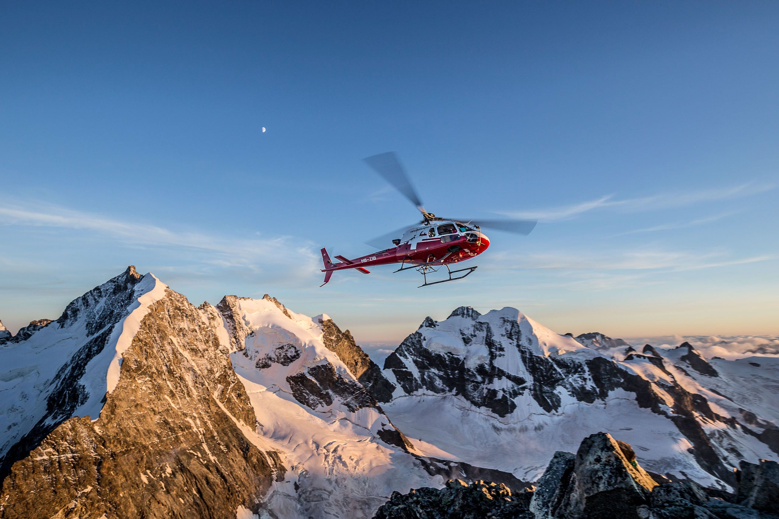Helikopter-Rundflug-in-den-Alpen