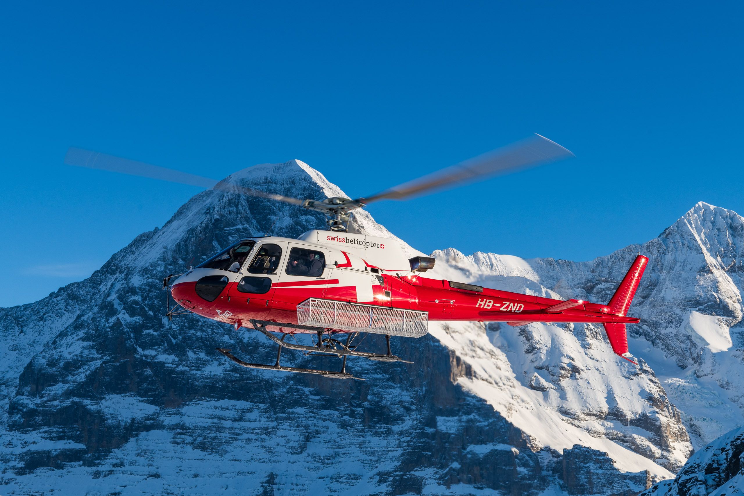 Helikopter-Rundflug-mit-Swiss-Helicopter